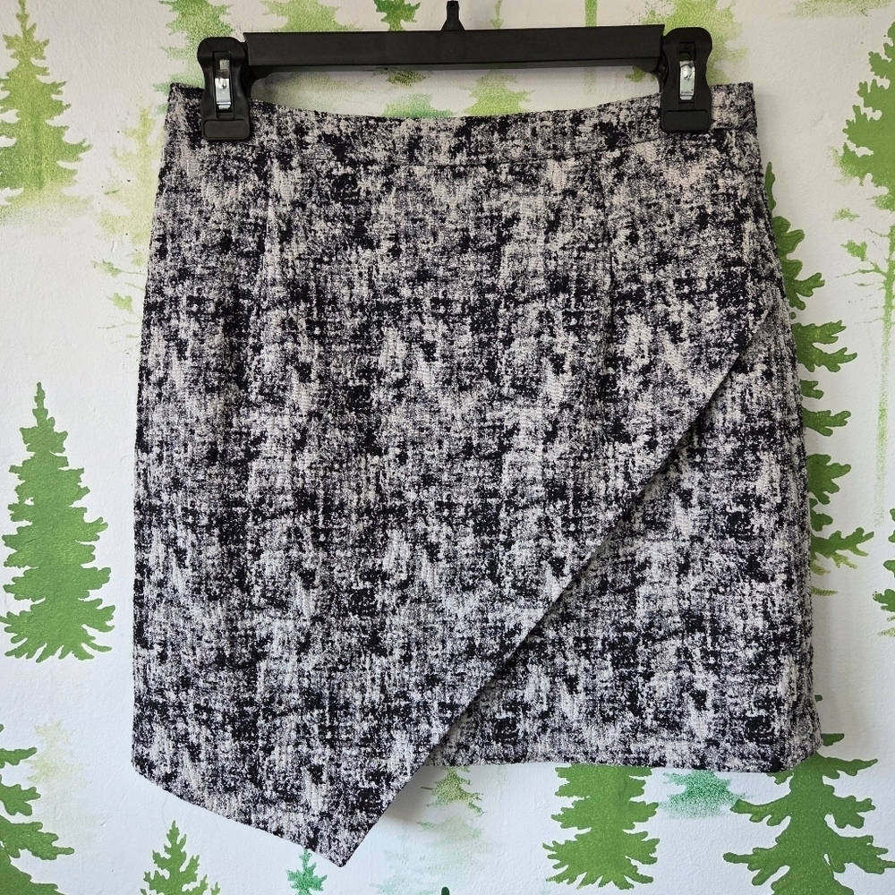 Frnch Textured Mini Skirt.